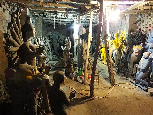 Image of the idol-making area in Kolkata before Durga Puja)