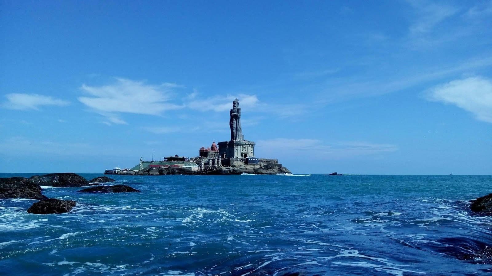 Tamil Nadu, blue ocean and blue sky with 133 feet statue of Thiruvalluvar